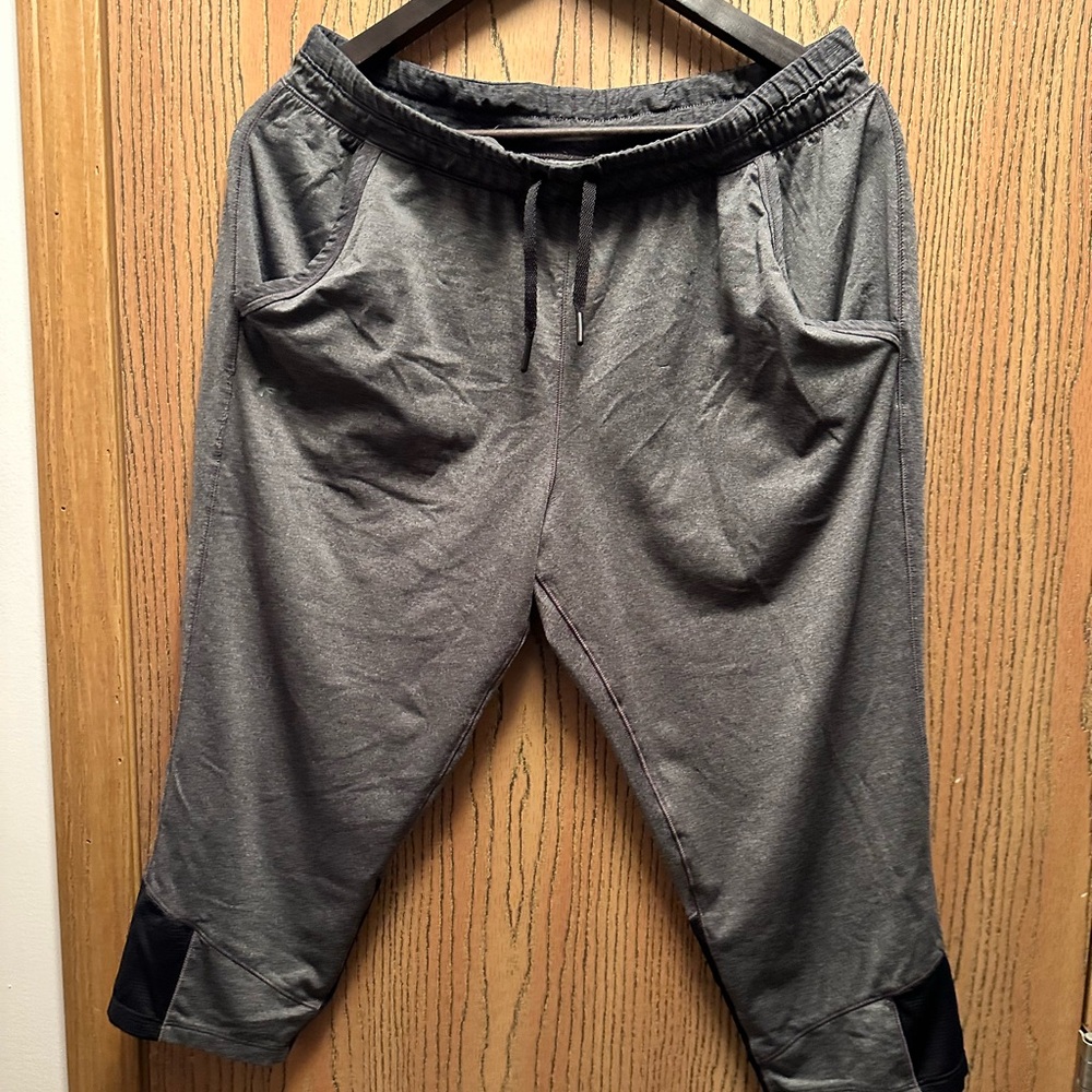 Men’s under Armour, athletic capris